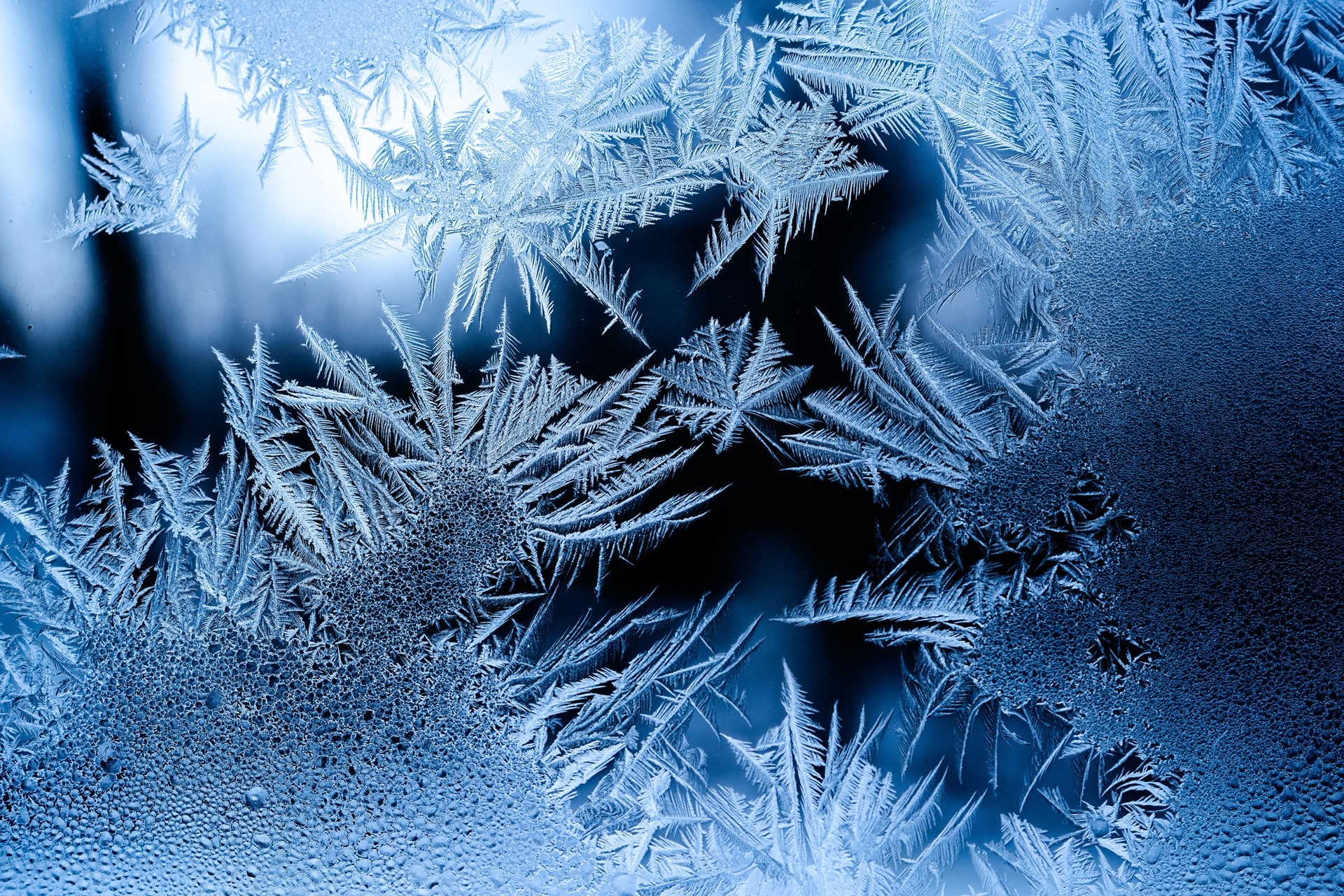 image of a beautiful snowflake representing how to manually defrost your heat pump